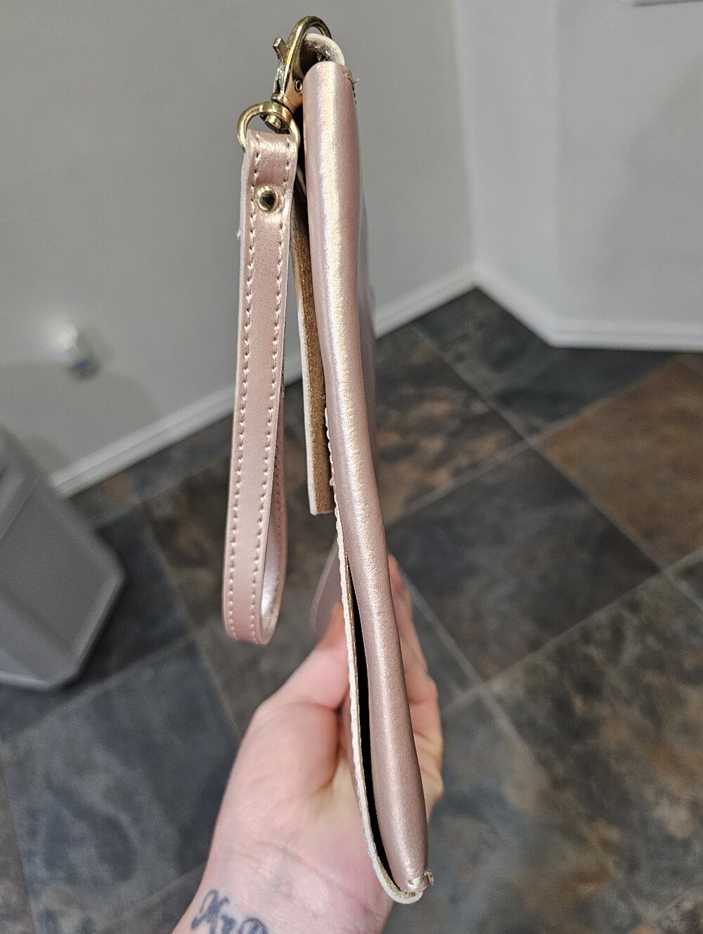 Garuglieri Genuine Leather Envelope Purse Wristlet in Metallic Rose Gold - Picture 7 of 14